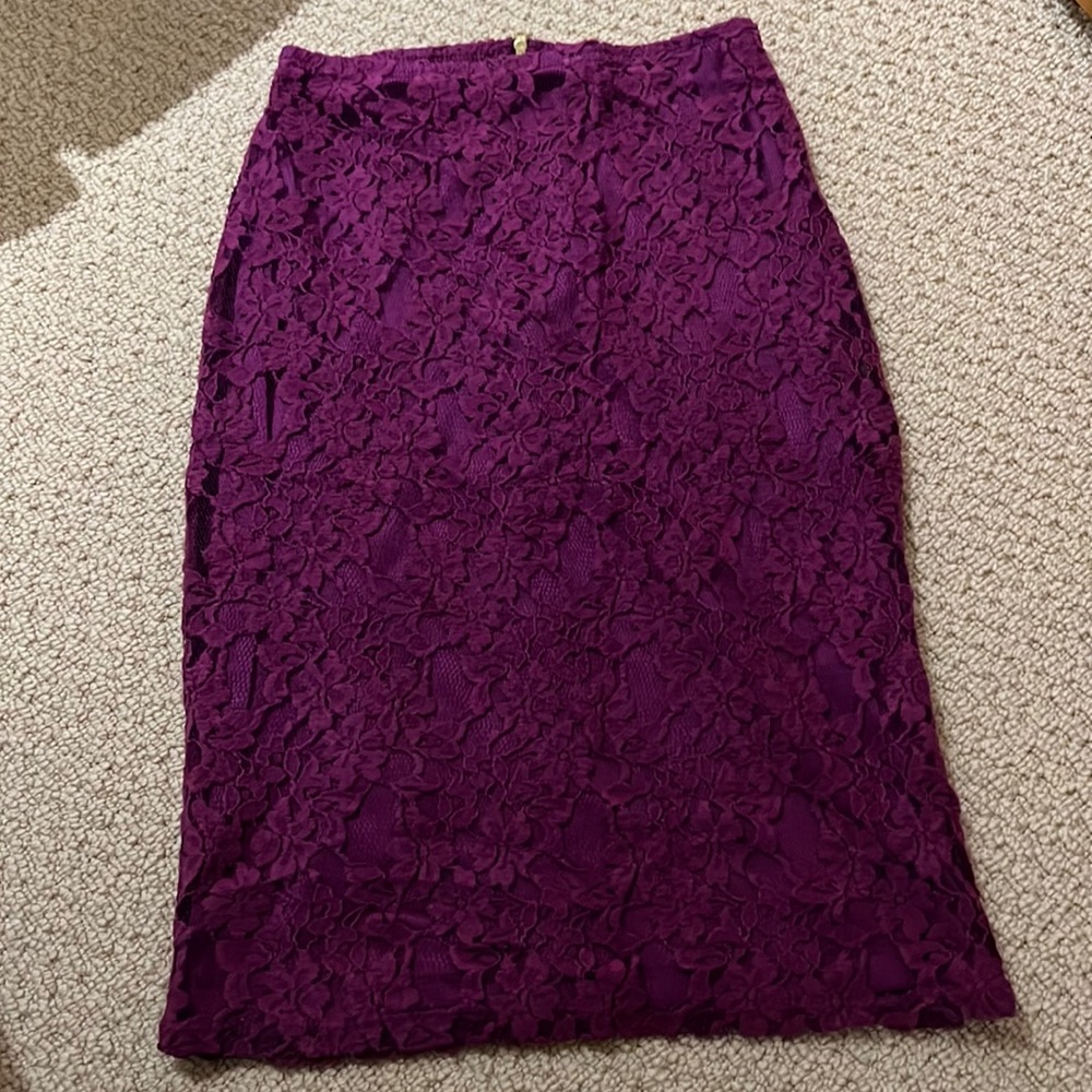 Violet lace pencil skirt